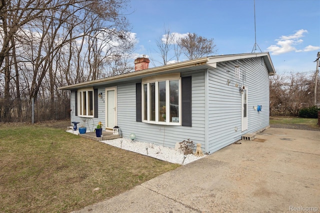 749 Gates Ave, Ypsilanti, MI 48198 - single story home with a chimney and a front lawn
