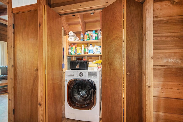 77125 Pinewood Ln, South Haven, MI 49090 - washroom featuring washer / dryer