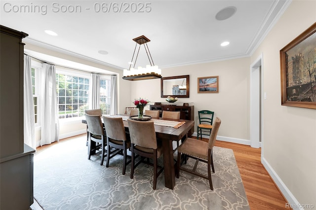 828 Westchester Rd, Grosse Pointe Park, MI 48230 - dining room featuring ornamental molding, light wood-type flooring, baseboards, and recessed lighting