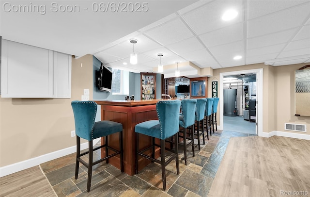 828 Westchester Rd, Grosse Pointe Park, MI 48230 - indoor wet bar featuring baseboards, recessed lighting, hanging light fixtures, a drop ceiling, and fridge