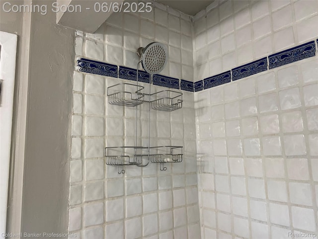 18980 Roscommon St, Grosse Pointe, MI 48225 - bathroom view of tiled shower