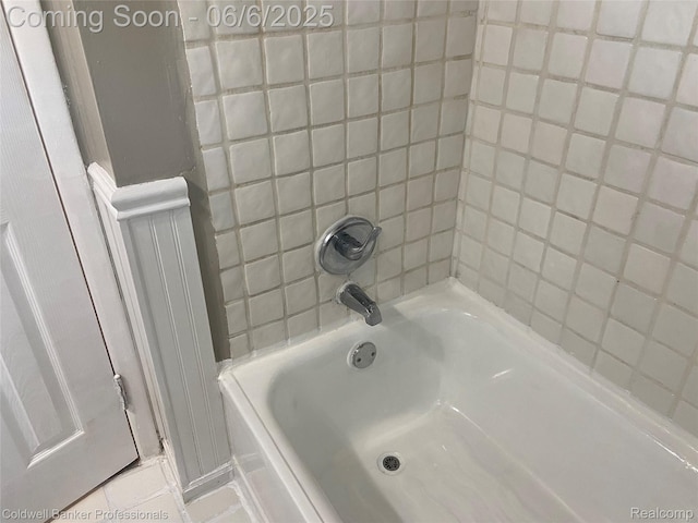 18980 Roscommon St, Grosse Pointe, MI 48225 - full bathroom with shower / bath combination