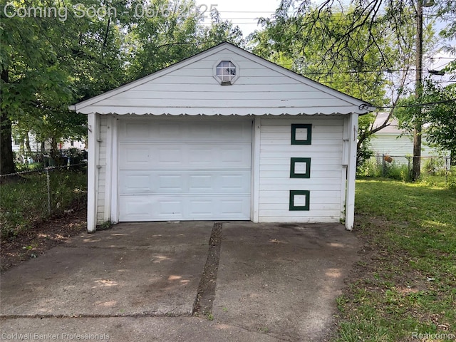 18980 Roscommon St, Grosse Pointe, MI 48225 - detached garage featuring concrete driveway