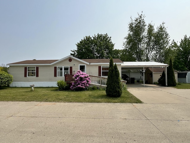 4153 Whisperwood Way S, Muskegon, MI 49442 - manufactured / mobile home featuring concrete driveway and a front yard