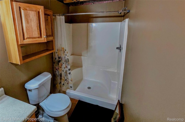 45009 Mitchell St, Grand Blanc, MI 48439 - bathroom featuring curtained shower, toilet, and vanity