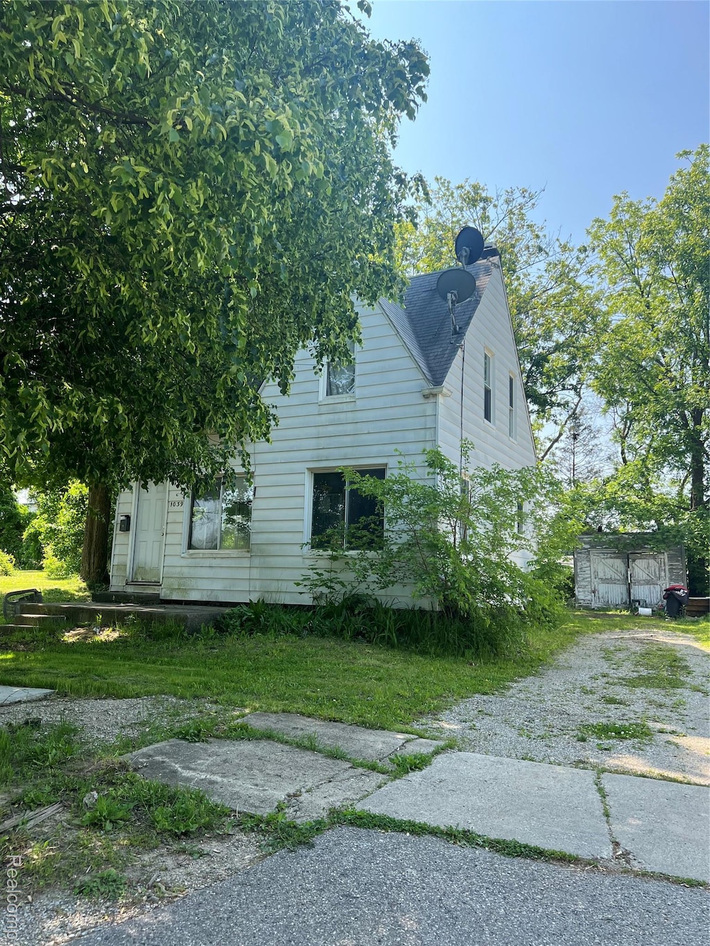 2537 Swayze St, Flint, MI 48503 - view of home's exterior