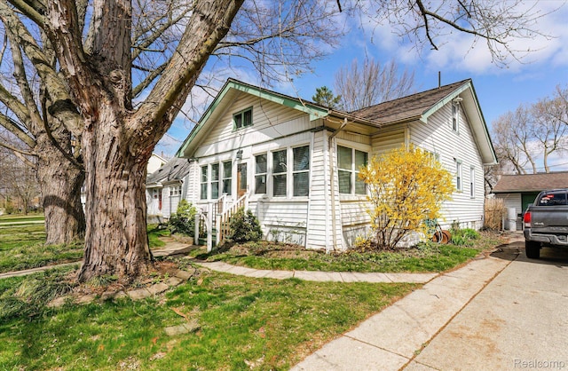 2210 Cambridge Rd, Berkley, MI 48072 - view of side of property with a shingled roof