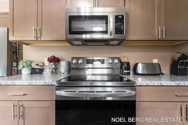 16507 Sleeper St, Grand Haven, MI 49417 - kitchen with stainless steel appliances