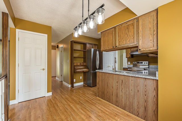 1196 Rathfon Cir, Saline, MI 48176 - kitchen featuring appliances with stainless steel finishes, a sink, a peninsula, light wood-style flooring, and baseboards