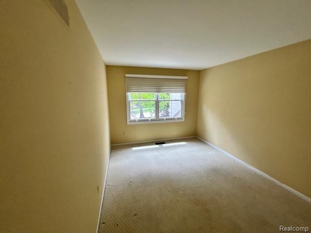 692 Brockmoor Ln, Bloomfield, MI 48304 - unfurnished room with carpet floors and baseboards