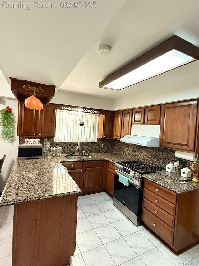35677 Tina Dr, Warren, MI 48310 - kitchen featuring appliances with stainless steel finishes, under cabinet range hood, a sink, a peninsula, and backsplash