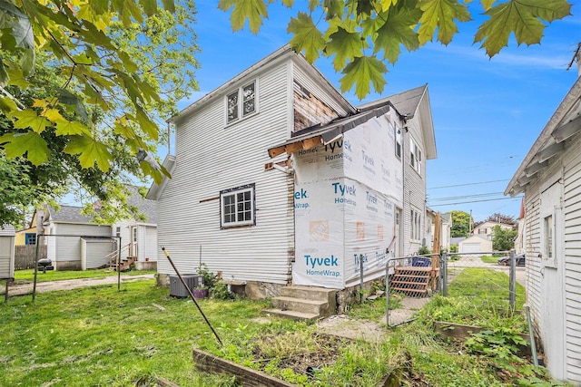 828 Nagold St NW, Grand Rapids, MI 49504 - back of house with a garden