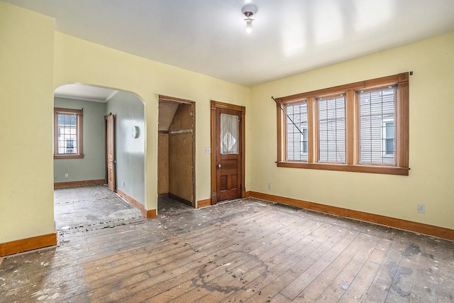 828 Nagold St NW, Grand Rapids, MI 49504 - foyer with arched walkways, baseboards, and hardwood / wood-style floors