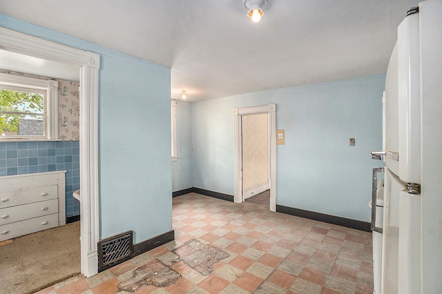 828 Nagold St NW, Grand Rapids, MI 49504 - empty room featuring baseboards and tile walls