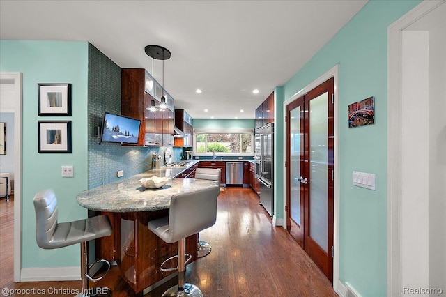 6727 Lahser Rd, Bloomfield Hills, MI 48301 - kitchen with appliances with stainless steel finishes, dark wood-style floors, a peninsula, baseboards, and a sink
