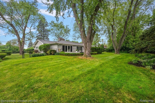 6727 Lahser Rd, Bloomfield Hills, MI 48301 - view of yard