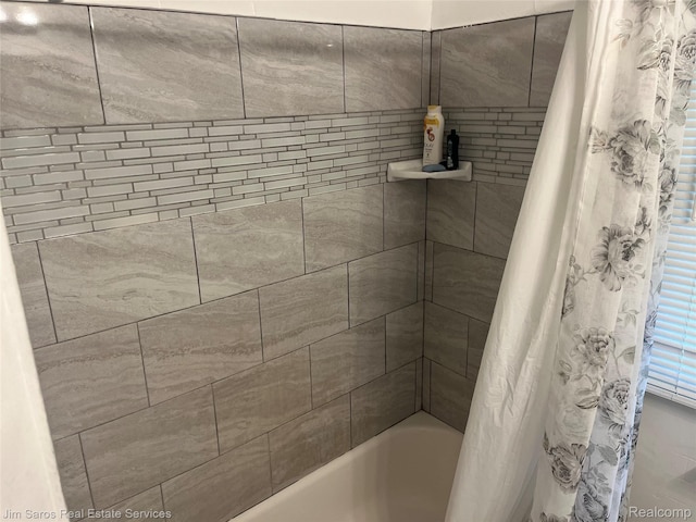5050 Somerset Ave, Detroit, MI 48224 - bathroom featuring shower / bathtub combination with curtain