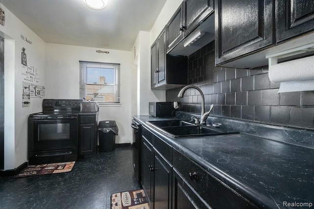 236 Helmar Ct, Benton Harbor, MI 49022 - kitchen featuring black appliances, a sink, tasteful backsplash, baseboards, and dark cabinets