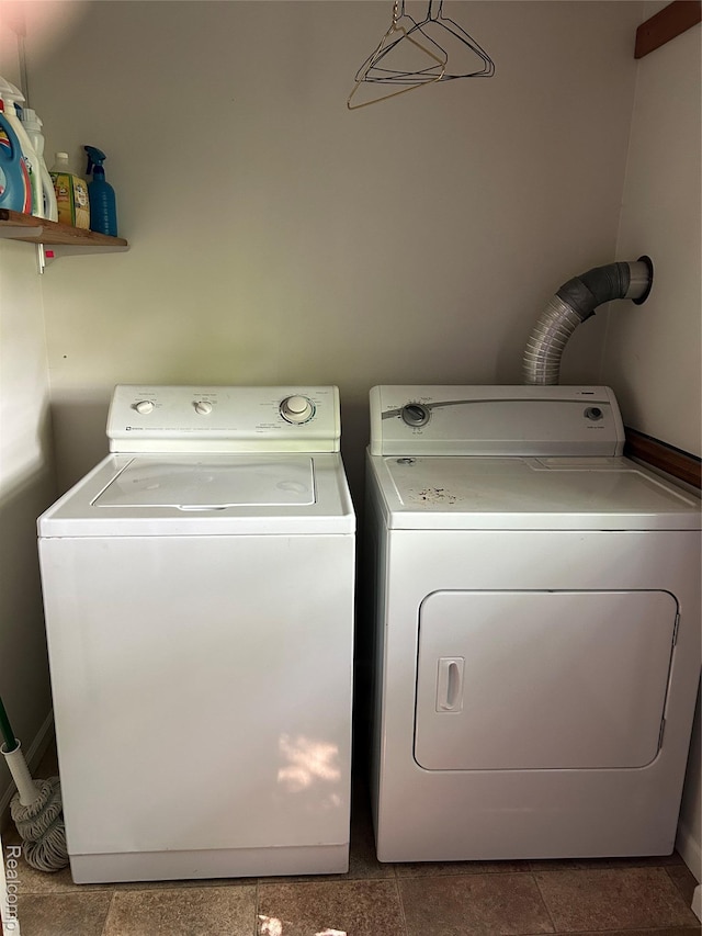 1690 Cedar Knoll Ln, Caro, MI 48723 - washroom featuring independent washer and dryer