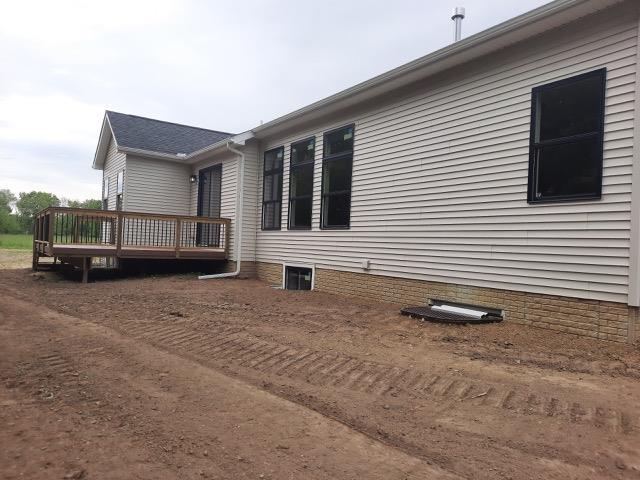 16445 Sleepy Hollow Dr, Fenton, MI 48430 - view of side of home with a deck and crawl space