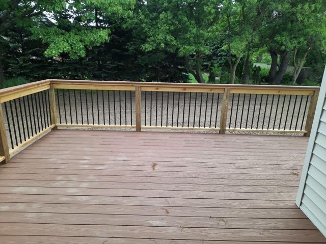 16445 Sleepy Hollow Dr, Fenton, MI 48430 - view of wooden terrace