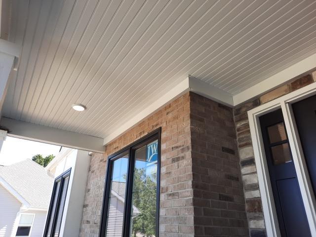 16445 Sleepy Hollow Dr, Fenton, MI 48430 - exterior view of brick siding