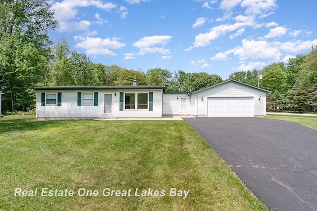 4675 E Parish Rd, Midland, MI 48642 - ranch-style house featuring a front yard, asphalt driveway, and entry steps