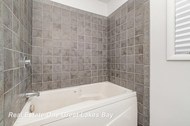 4675 E Parish Rd, Midland, MI 48642 - bathroom featuring tub / shower combination