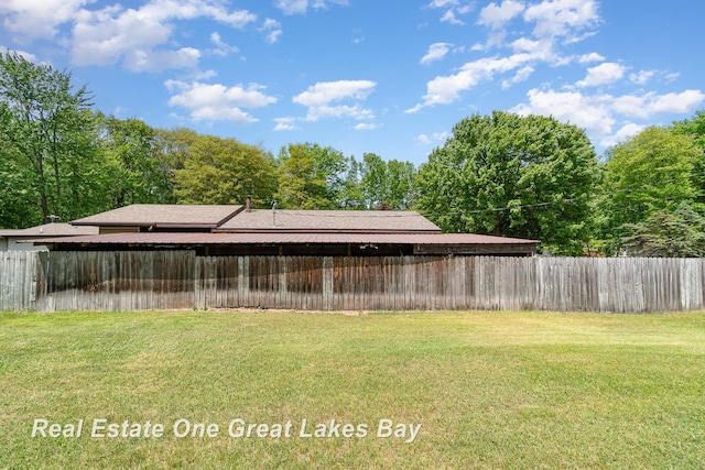 4675 E Parish Rd, Midland, MI 48642 - view of yard