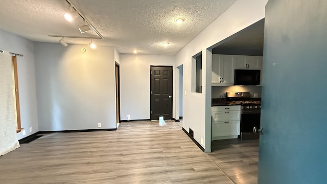 30 Zuidema Ct, Kalamazoo, MI 49001 - interior space featuring light wood-style flooring, a textured ceiling, baseboards, and track lighting