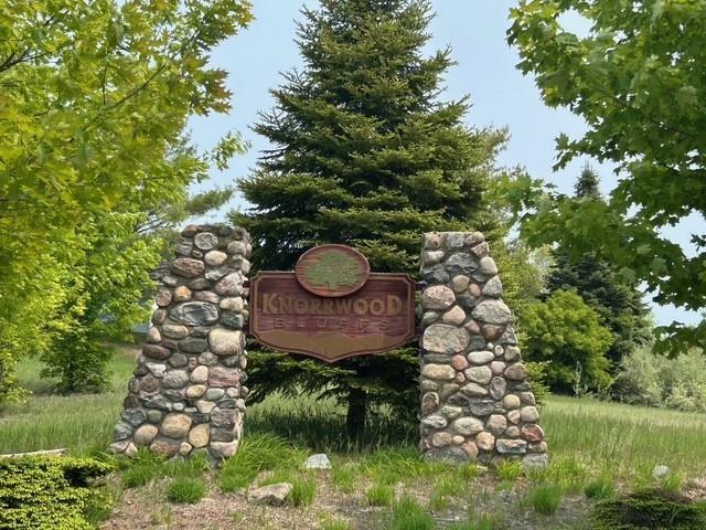 1551 S Donnybrook Rd, Suttons Bay, MI 49682