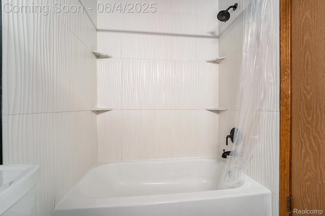 35638 Stillmeadow Ln, Clinton Township, MI 48035 - full bathroom featuring shower / tub combo and toilet