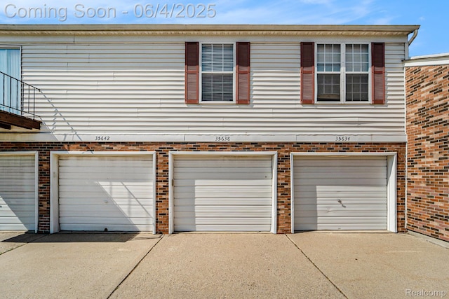 35638 Stillmeadow Ln, Clinton Township, MI 48035 - garage with driveway