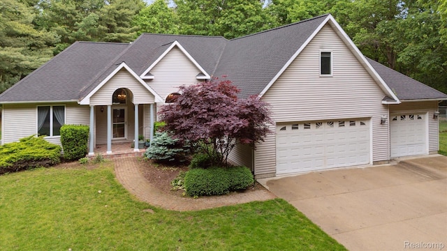 8883 Dixie Hwy, Birch Run, MI 48415 - traditional home featuring concrete driveway, a front lawn, and a shingled roof
