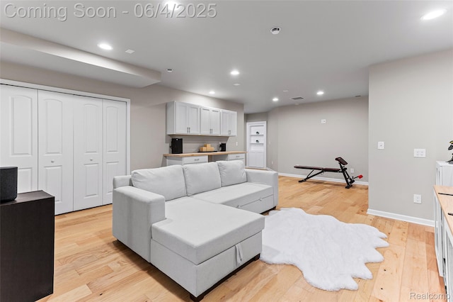 1675 Addison Cir, Walled Lake, MI 48390 - living room featuring baseboards, recessed lighting, and light wood-type flooring
