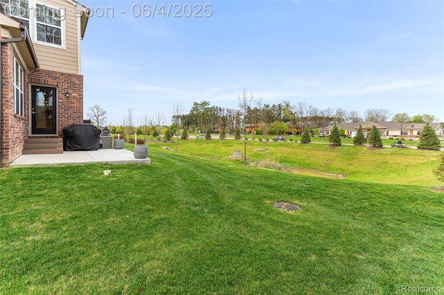 1675 Addison Cir, Walled Lake, MI 48390 - view of grassy yard with a patio area