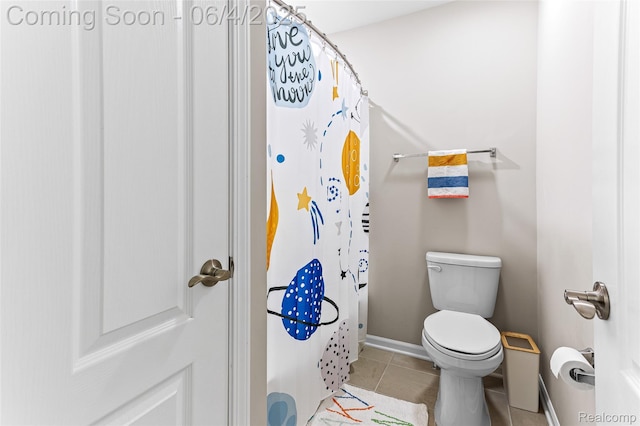 1675 Addison Cir, Walled Lake, MI 48390 - full bathroom featuring toilet, tile patterned flooring, a shower with curtain, and baseboards