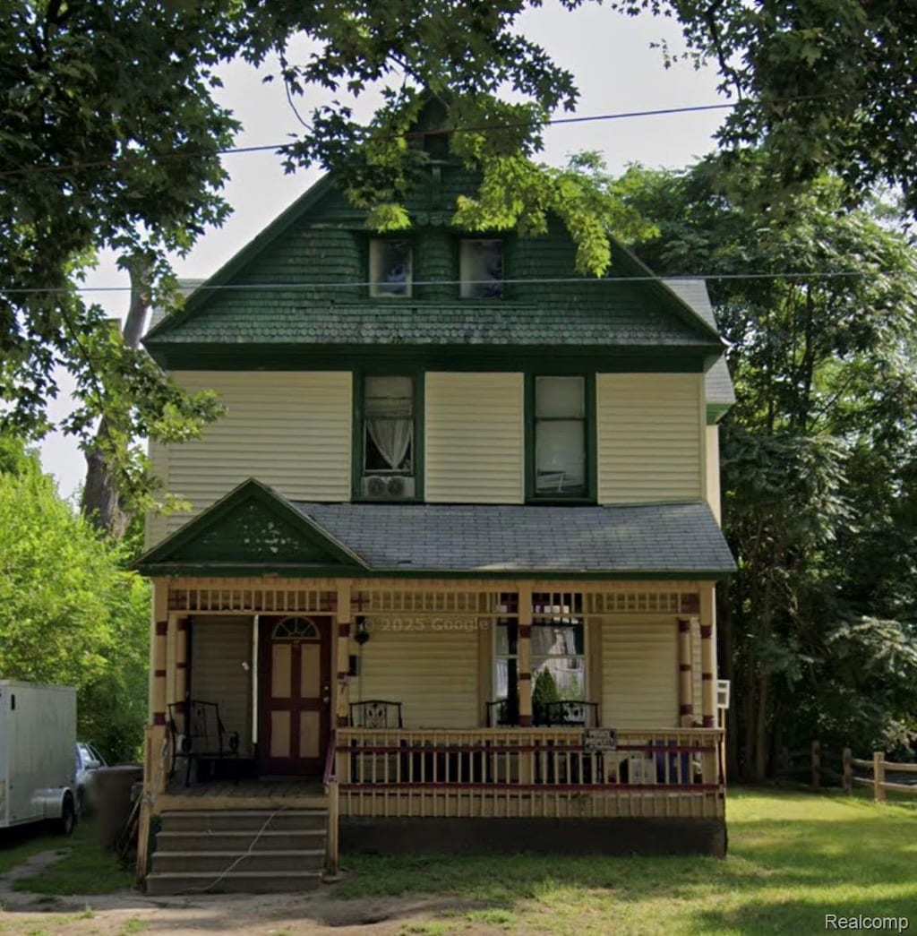 72 Norton St, Pontiac, MI 48341 - view of front of house featuring covered porch and a front yard
