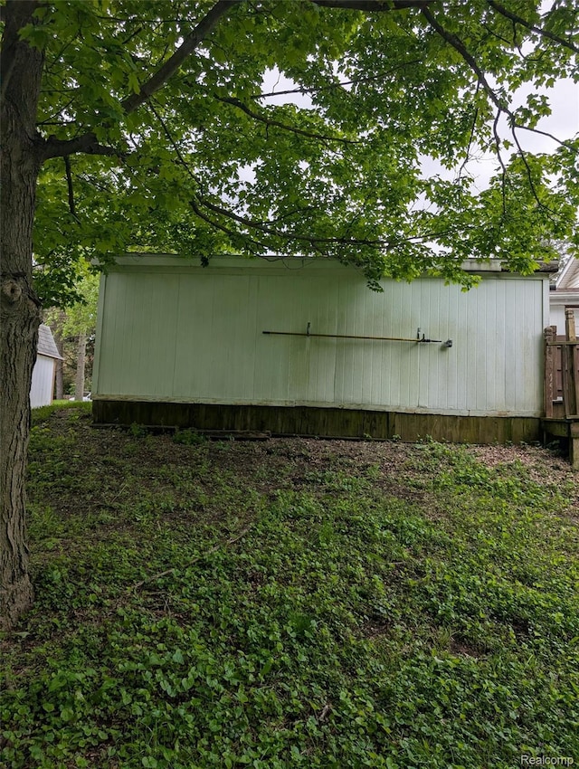 150 University Dr, Howell, MI 48843 - view of yard