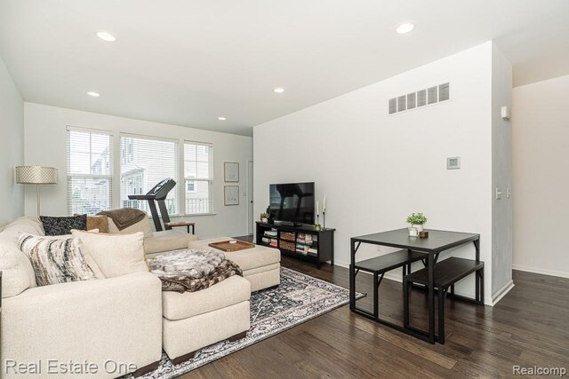 4661 Bradley Cir, Troy, MI 48085 - living area featuring dark wood-style flooring, recessed lighting, and baseboards