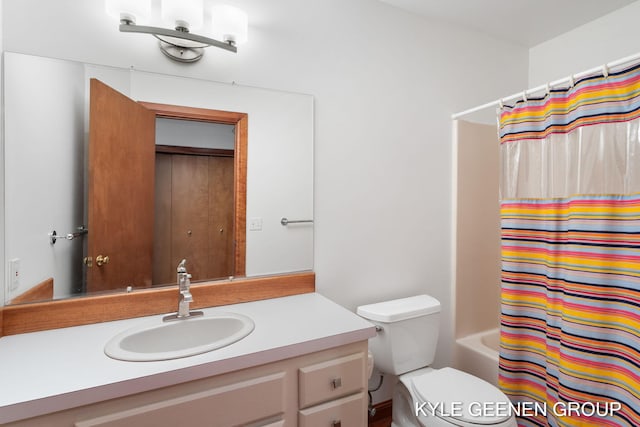 2229 Brighton St, Holland, MI 49424 - full bathroom with vanity, toilet, and shower / tub combo
