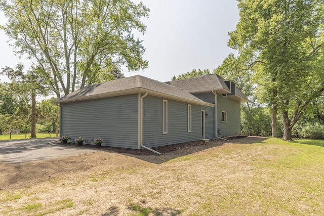 2971 Daleview Dr, Ann Arbor, MI 48105 - rear view of house with a yard and a shingled roof