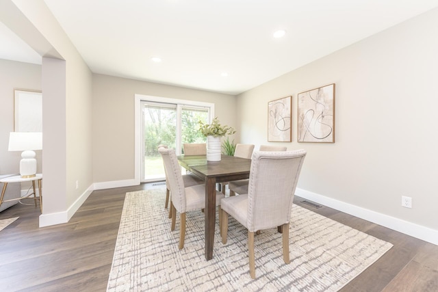 2971 Daleview Dr, Ann Arbor, MI 48105 - dining area featuring baseboards, dark wood-type flooring, and recessed lighting