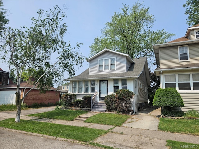 48 W Charlotte St, Ecorse, MI 48229 - view of front facade featuring a shingled roof and driveway