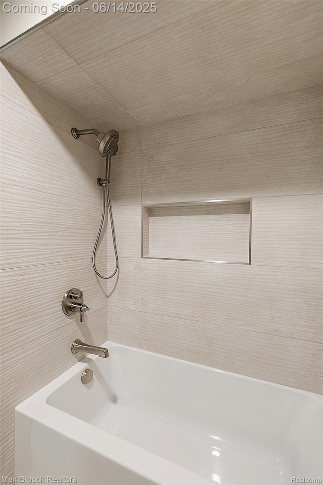 3546 Bloomfield Club Dr, Bloomfield Hills, MI 48301 - full bathroom featuring shower / bathtub combination