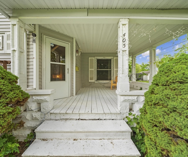 405 E Saginaw St, Saint Louis, MI 48880 - property entrance featuring covered porch