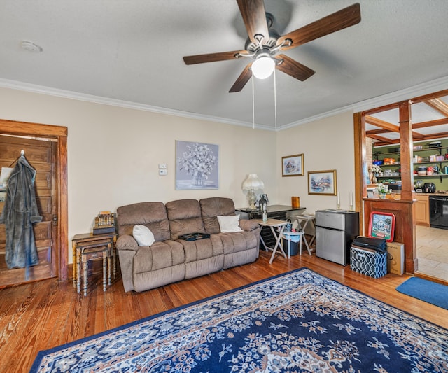 405 E Saginaw St, Saint Louis, MI 48880 - living area featuring wood finished floors, ceiling fan, and crown molding