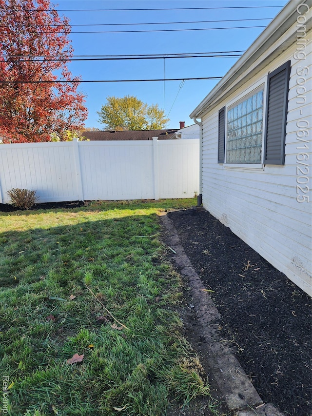 8224 Milburn St, Westland, MI 48185 - view of yard