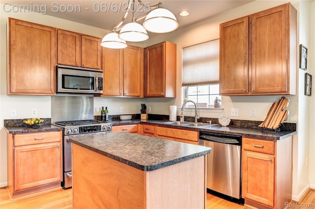 2327 Cherry Tree Ln, Grand Blanc, MI 48439 - kitchen featuring stainless steel appliances, a sink, light wood-style floors, dark countertops, and recessed lighting