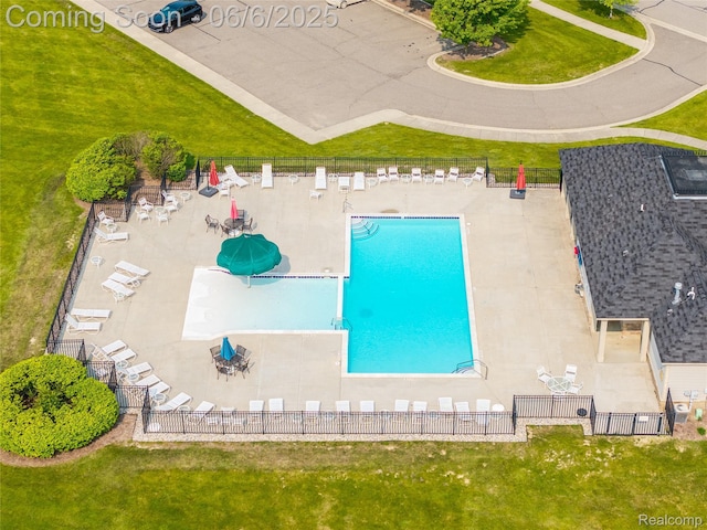 2327 Cherry Tree Ln, Grand Blanc, MI 48439 - drone / aerial view of a pool